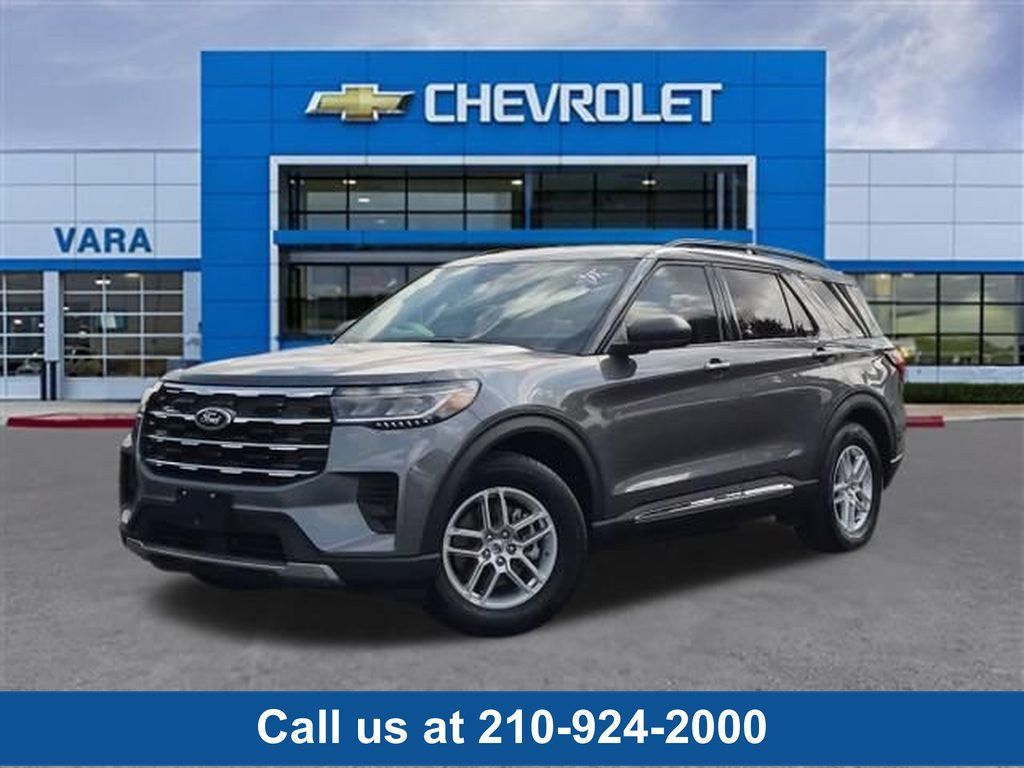 Used 2025 Ford Explorer Active RWD image 1