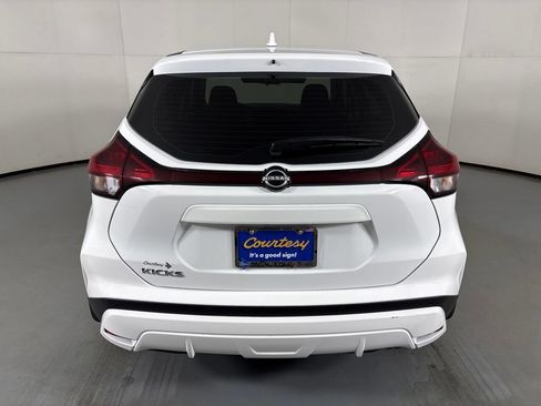 Used 2024 Nissan Kicks S FWD image 7