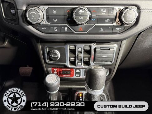 Used 2026 Jeep Wrangler Unlimited Rubicon AWD/4WD image 24