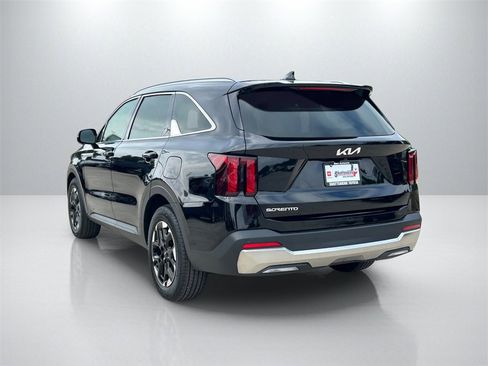 Used 2025 Kia Sorento S w/ Panoramic Sunroof Package image 7