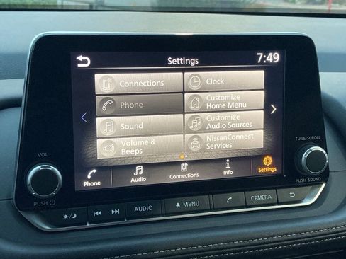 Used 2025 Nissan Rogue SV FWD image 19