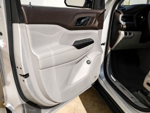 Used 2018 GMC Acadia SLT image 43