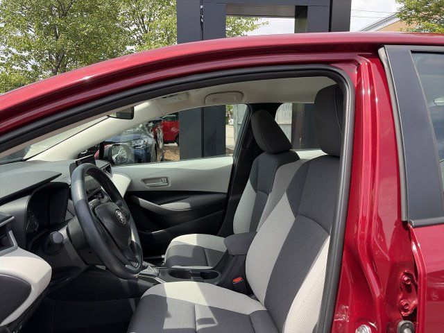 Used 2025 Toyota Corolla LE FWD image 11