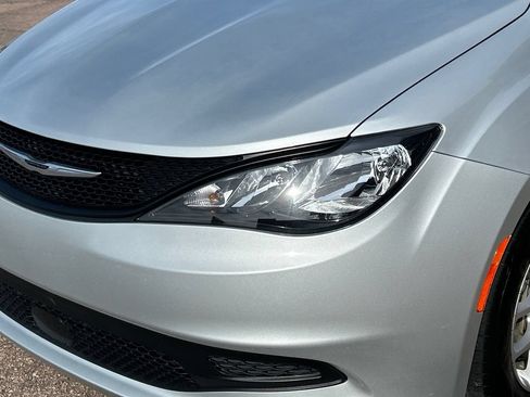 Used 2023 Chrysler Voyager LX FWD image 16