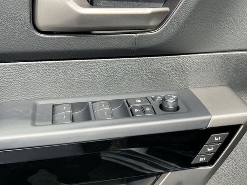 Used 2025 Toyota Tundra Limited AWD/4WD image 19