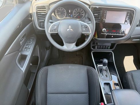 Used 2020 Mitsubishi Outlander ES FWD image 10