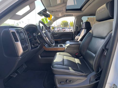 Used 2018 Chevrolet Silverado 1500 High Country RWD image 12