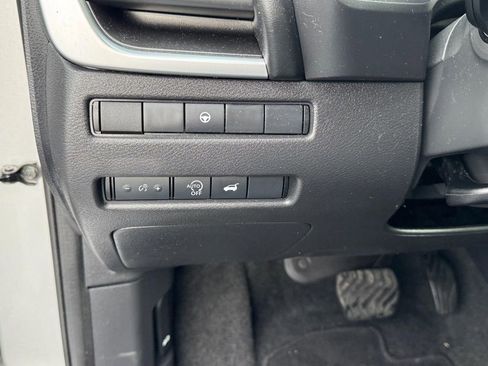 Used 2025 Nissan Rogue SV image 19