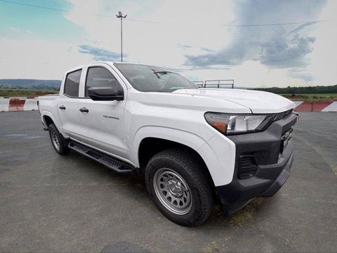 Used 2023 Chevrolet Colorado W/T RWD image 2