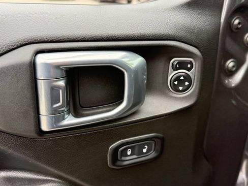 Used 2024 Jeep Wrangler Unlimited Rubicon AWD/4WD image 23