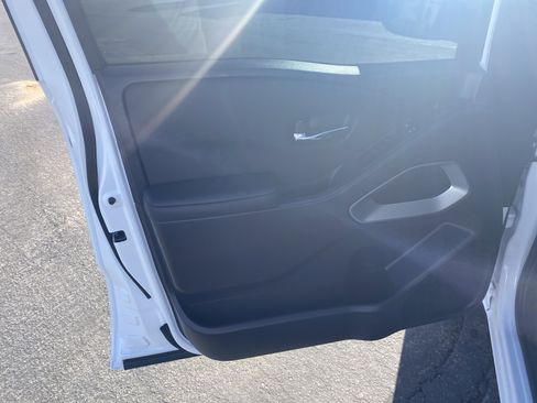 Used 2023 Nissan Frontier SV w/ SV Convenience Package image 7