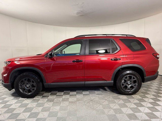 Used 2024 Honda Pilot TrailSport image 3