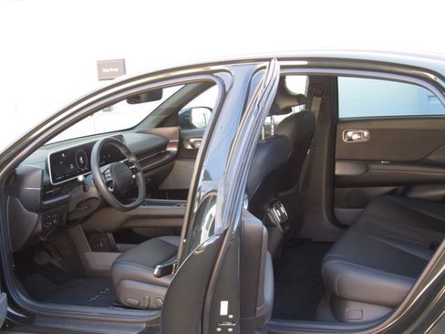 Used 2024 Hyundai Ioniq 6 SEL RWD image 13