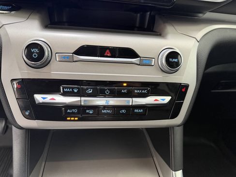 Used 2023 Ford Explorer XLT w/ Equipment Group 202A AWD/4WD image 13