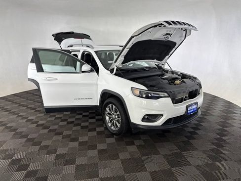 Used 2019 Jeep Cherokee Latitude Plus AWD/4WD image 16