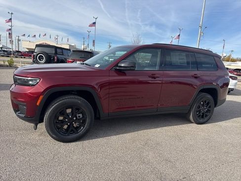 New 2025 Jeep Grand Cherokee L Altitude image 3