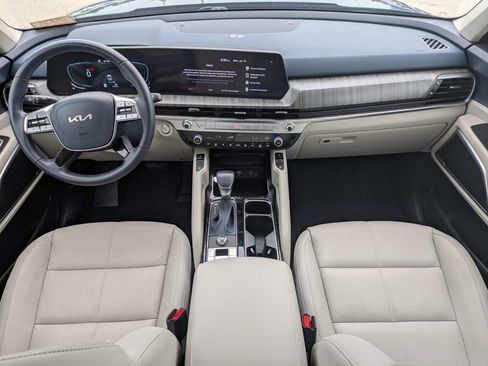 Certified 2025 Kia Telluride EX FWD image 17