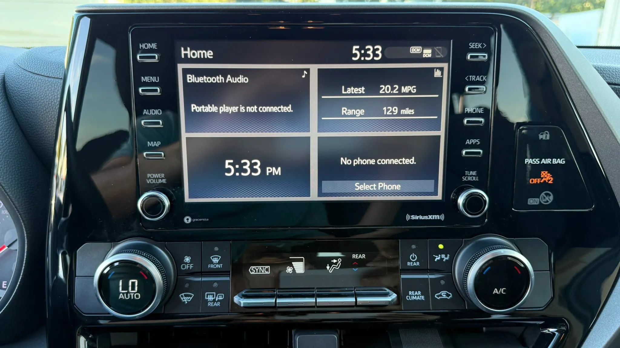Used 2020 Toyota Highlander L AWD/4WD image 19