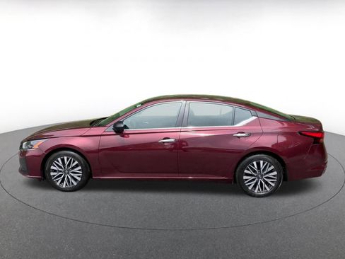 Used 2025 Nissan Altima 2.5 SV FWD image 9