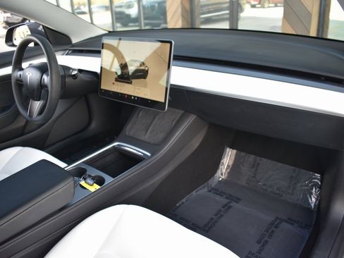 Used 2022 Tesla Model 3 Standard Range image 16
