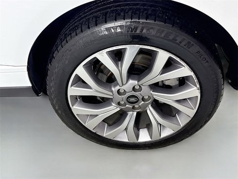 Used 2018 Land Rover Range Rover Autobiography image 24
