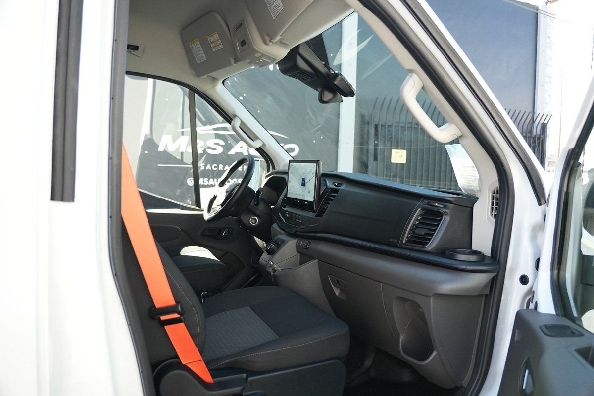 Used 2023 Ford E-Transit Medium Roof RWD image 5