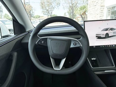 Used 2026 Tesla Model Y 2WD image 26