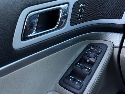 Used 2015 Ford Explorer XLT image 24