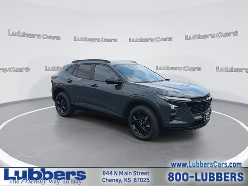 New 2026 Chevrolet Trax LT w/ Driver Confidence Package FWD image 2