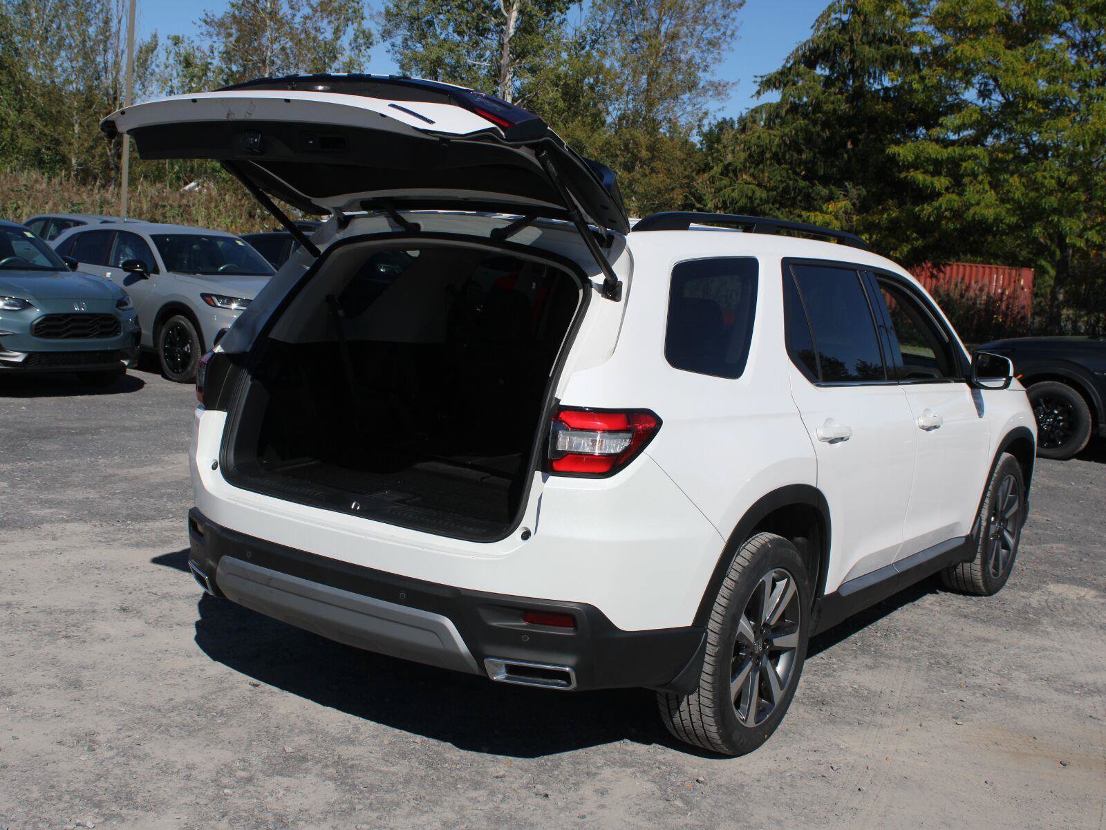 Certified 2024 Honda Pilot Touring image 7