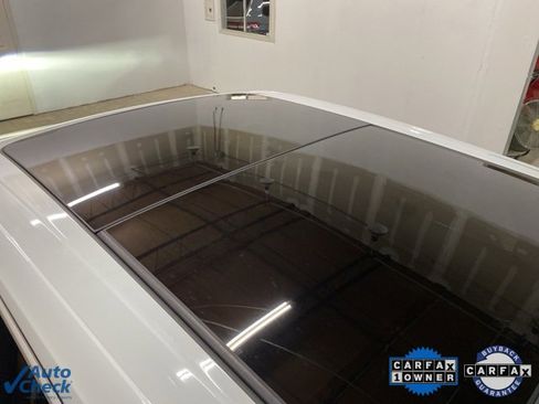 Used 2022 Porsche Cayenne w/ Premium Package image 19