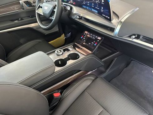 New 2026 Cadillac Vistiq Sport w/ LPO, Floor Liner Package image 17