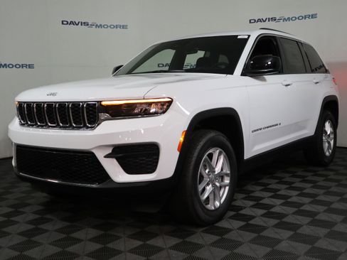 New 2026 Jeep Grand Cherokee Laredo X AWD/4WD image 12