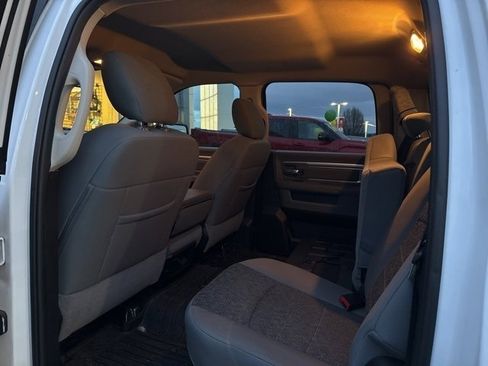 Used 2019 RAM 1500 Classic SLT w/ Luxury Group image 11