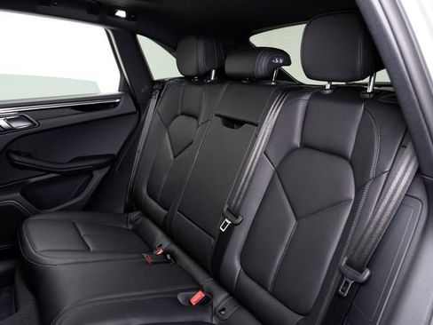 Certified 2026 Porsche Macan AWD/4WD image 16