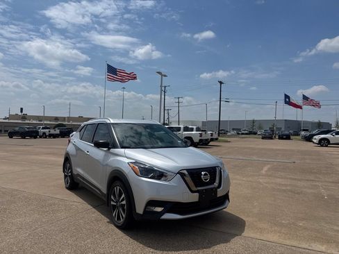 Certified 2020 Nissan Kicks SR FWD image 1