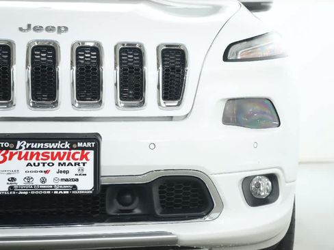 Used 2018 Jeep Cherokee Overland w/ Technology Group AWD/4WD image 7