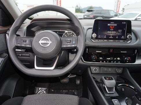 Used 2022 Nissan Rogue SV image 11