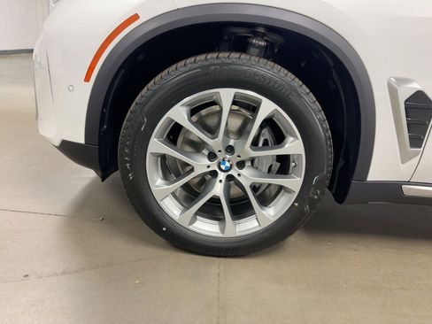 New 2026 BMW X5 sDrive40i w/ Premium Package image 12