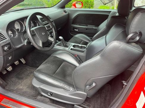 Used 2009 Dodge Challenger SRT8 RWD image 10