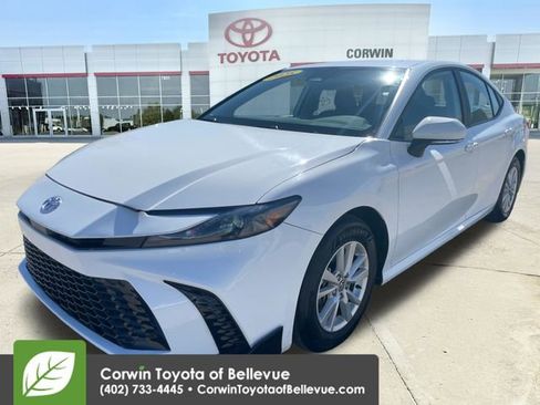 Used 2025 Toyota Camry LE image 7