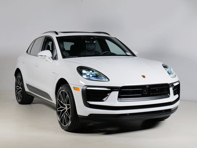 Certified 2026 Porsche Macan AWD/4WD image 7