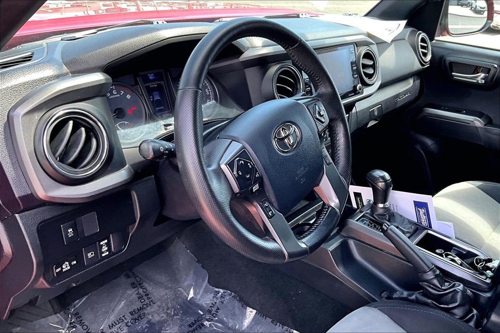 Used 2020 Toyota Tacoma TRD Off-Road w/ Technology Package AWD/4WD image 9