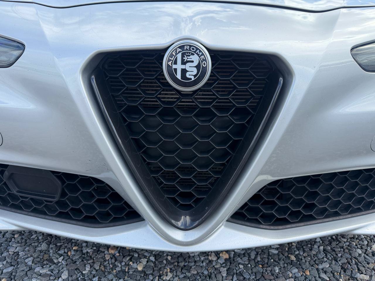 Used 2019 Alfa Romeo Giulia AWD image 40