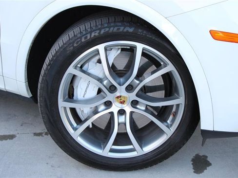 Used 2019 Porsche Cayenne Turbo AWD/4WD image 46