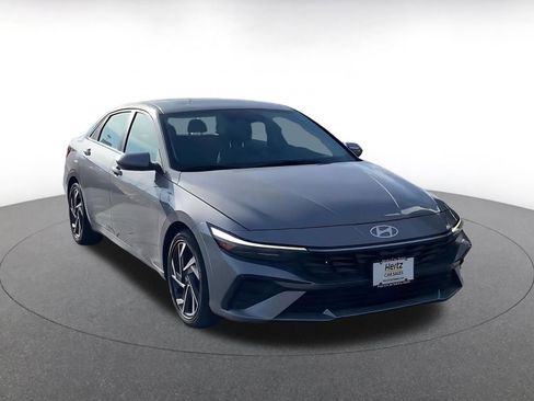 Used 2025 Hyundai Elantra SEL image 3