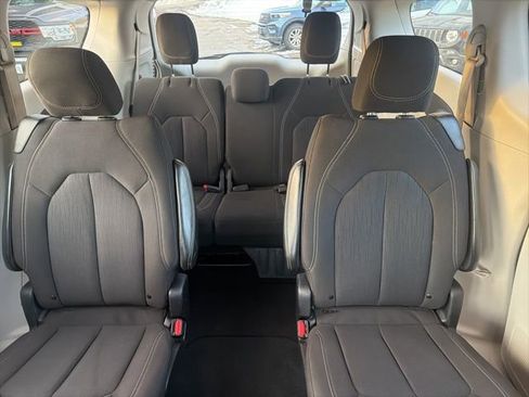 Used 2023 Chrysler Voyager LX image 16