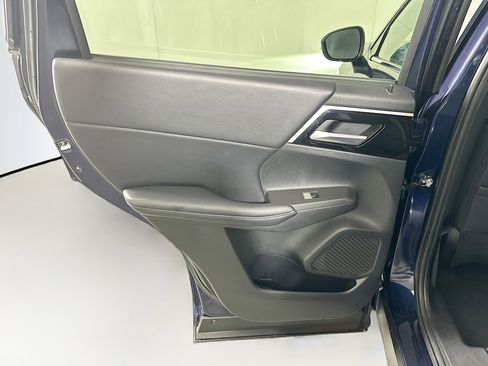 Used 2024 Mitsubishi Outlander SE image 27