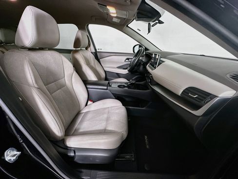 Used 2025 Nissan Rogue SV FWD image 32