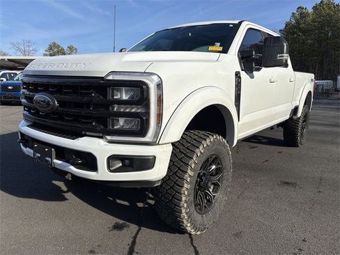 Used 2024 Ford F250 XLT w/ Black Appearance Package image 4